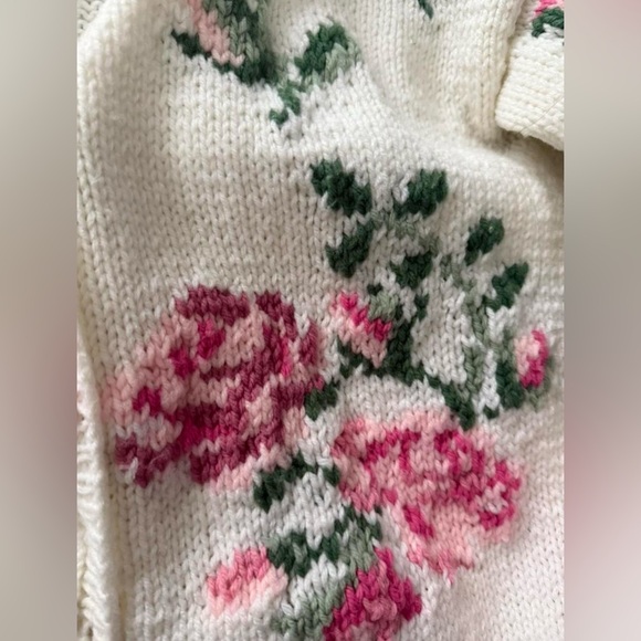 Vintage Cream and Pink Knit Floral Cardigan with Rosette Buttons 💗 Sèzane Vibes - Picture 2 of 4